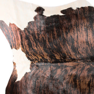 Homeroots 5' X 7' Brown And White Cowhide Hand Knotted Area Rug White & Brown Cowhide 544327