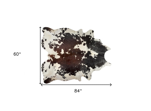 Homeroots 5' X 7' Brown And White Cowhide Hand Knotted Area Rug Beige And White Cowhide 544329