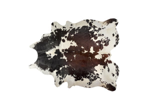 Homeroots 5' X 7' Brown And White Cowhide Hand Knotted Area Rug Beige And White Cowhide 544329
