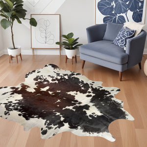 Homeroots 5' X 7' Brown And White Cowhide Hand Knotted Area Rug Beige And White Cowhide 544329
