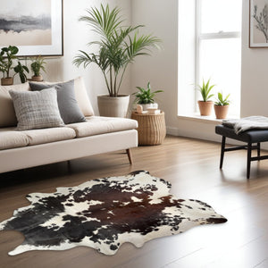 Homeroots 6' X 7' Brown Black And White Cowhide Hand Knotted Area Rug Beige And White Cowhide 544330