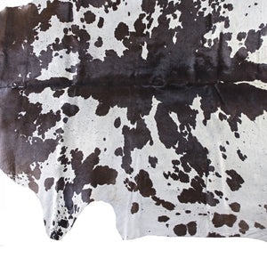 Homeroots 5' X 7' Brown And White Cowhide Hand Knotted Area Rug White & Brown Cowhide 544333