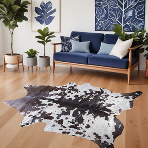 Homeroots 5' X 7' Brown And White Cowhide Hand Knotted Area Rug White & Brown Cowhide 544333