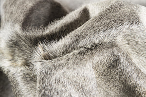 Homeroots 5' X 7' Gray And White Cowhide Hand Knotted Area Rug Gray And White Cowhide 544334