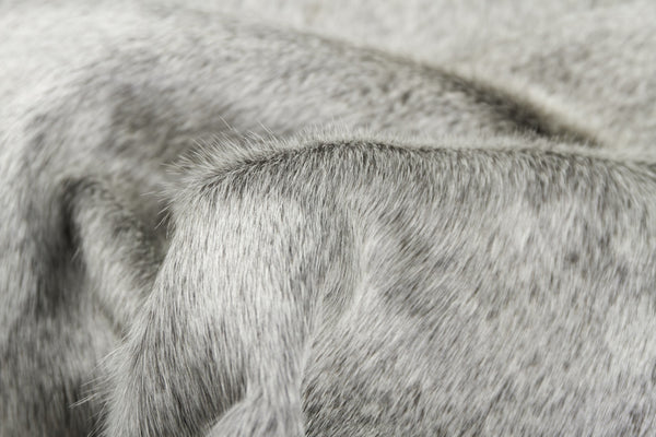 Homeroots 6' X 7' Gray And White Cowhide Hand Knotted Area Rug Gray Cowhide 544335