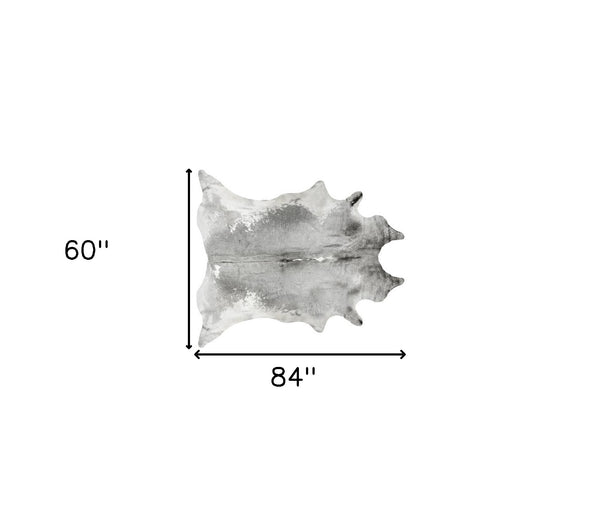 Homeroots 6' X 7' Gray And White Cowhide Hand Knotted Area Rug Gray Cowhide 544335