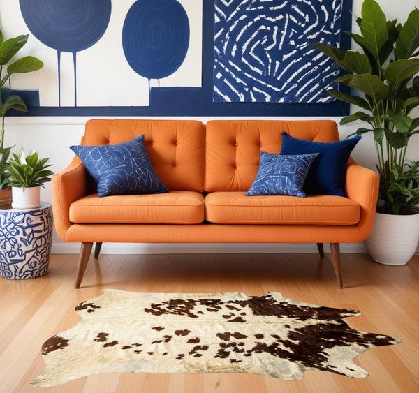 Homeroots 5' X 7' Brown And White Cowhide Hand Knotted Area Rug Brown And White Cowhide 544341