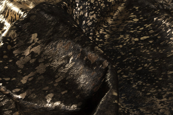 Homeroots 5' X 7' Black And Copper Gold Cowhide Hand Knotted Area Rug Brown And Black Cowhide 544343