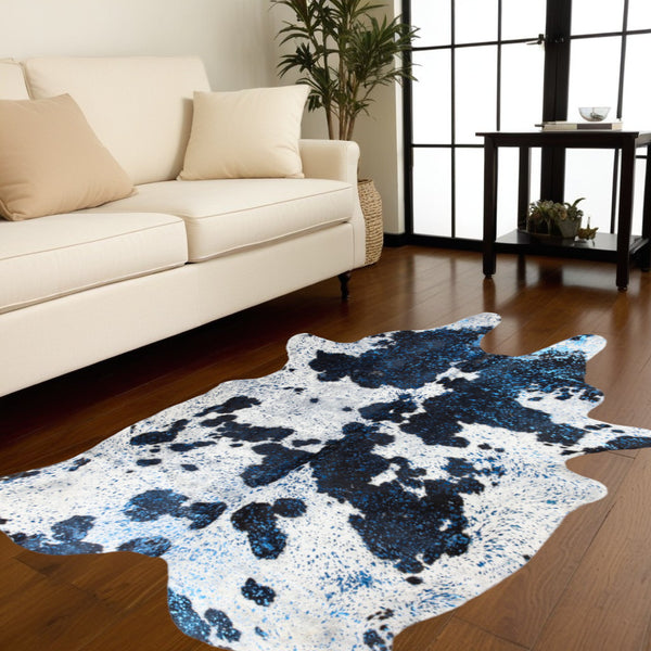 Homeroots 6' X 7' Black And White Cowhide Hand Knotted Area Rug Black And White Cowhide 544345