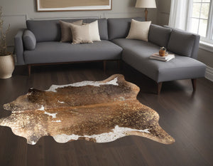 Homeroots 5' X 7' Brown And White Cowhide Hand Knotted Area Rug Brown And White Cowhide 544346