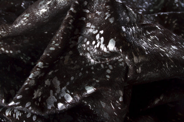 Homeroots 5' X 7' Brown And Silver Cowhide Hand Knotted Area Rug Silver And Brown Cowhide 544348