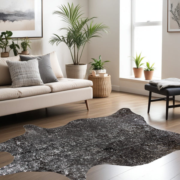 Homeroots 6' X 7' Brown And Silver Cowhide Hand Knotted Area Rug Silver And Brown Cowhide 544349