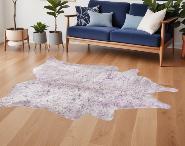 Homeroots 5' X 7' Gray And Pink Cowhide Hand Knotted Area Rug Gray Cowhide 544352