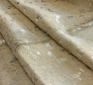 Homeroots 5' X 7' Silver And Ivory Cowhide Hand Knotted Area Rug Silver And Natural Cowhide 544356