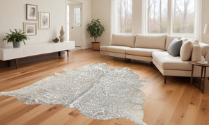 Homeroots 5' X 7' Silver And Ivory Cowhide Hand Knotted Area Rug Silver And Natural Cowhide 544356