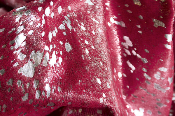 Homeroots 5' X 7' Red And Silver Cowhide Hand Knotted Area Rug Red And Silver Cowhide 544358