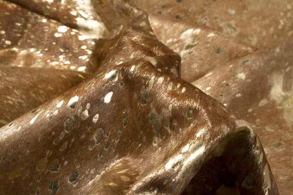 Homeroots 6' X 7' Gold And Brown Cowhide Hand Knotted Area Rug Tan And Brown Cowhide 544361