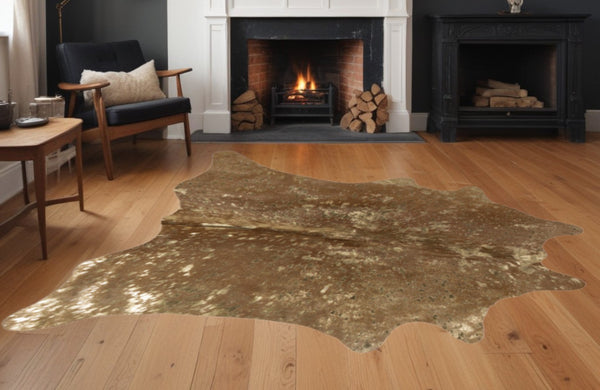 HomeRoots 5' Hand-Knotted Cowhide Area Rug – Artisan Crafted, Unique Style, Stain-Resistant, Perfect for Any Space 6' X 7' 544361