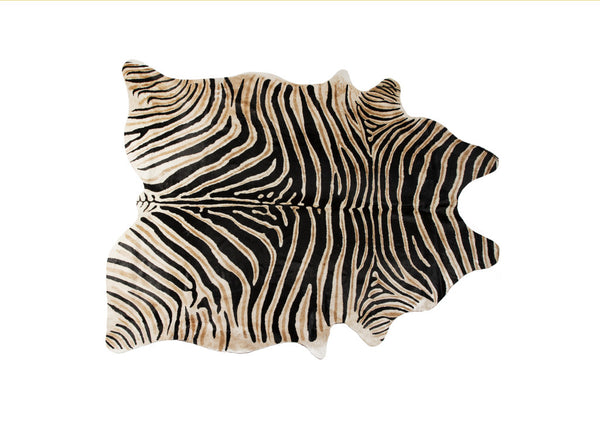 Homeroots 5' X 7' Brown And Black Cowhide Hand Knotted Area Rug Black And White Cowhide 544362