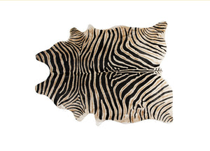 Homeroots 5' X 7' Brown And Black Cowhide Hand Knotted Area Rug Black And White Cowhide 544362