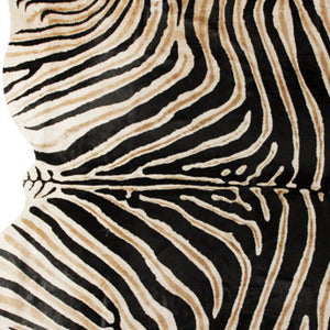 Homeroots 5' X 7' Brown And Black Cowhide Hand Knotted Area Rug Black And White Cowhide 544362