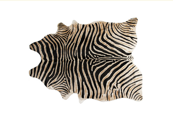 Homeroots 6' X 7' Brown And Black Cowhide Hand Knotted Area Rug Black And White Cowhide 544363