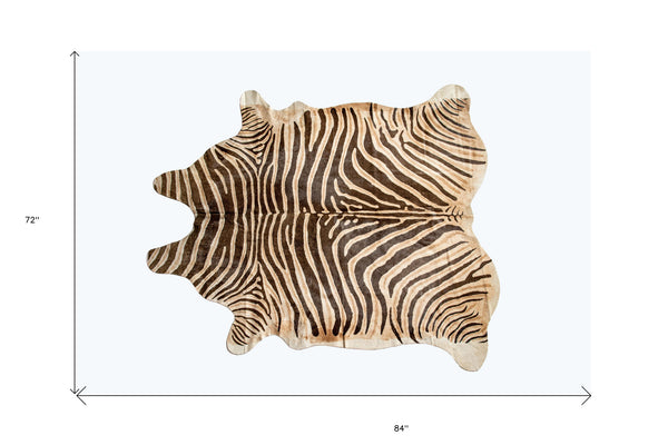 Homeroots 5' X 7' Beige And Brown Cowhide Hand Knotted Area Rug Natural And Brown Cowhide 544364