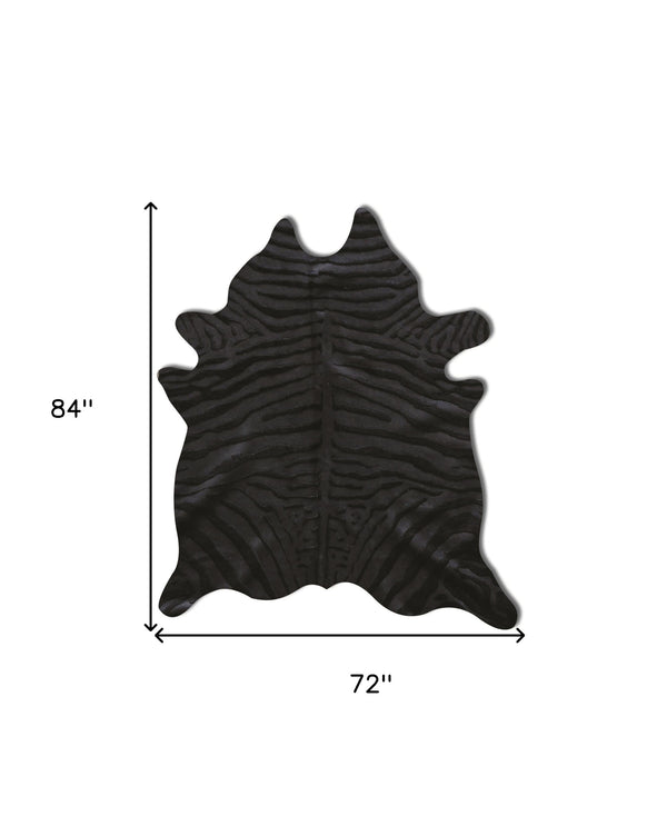 Homeroots 5' X 7' Black Cowhide Hand Knotted Area Rug Black Cowhide 544366