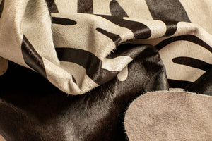 Homeroots 5' X 7' Black And Off White Cowhide Hand Knotted Area Rug Black And White Cowhide 544371