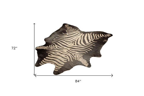 Homeroots 5' X 7' Black And Off White Cowhide Hand Knotted Area Rug Black And White Cowhide 544371