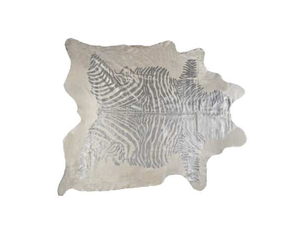 Homeroots 6' X 7' Silver And Ivory Cowhide Hand Knotted Area Rug Silver And Natural Cowhide 544372