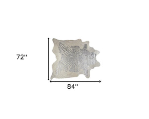 Homeroots 6' X 7' Silver And Ivory Cowhide Hand Knotted Area Rug Silver And Natural Cowhide 544372