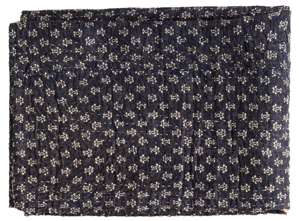 HomeRoots 50" X 70" Black & Ivory Quilted Floral Throw Blanket - Handcrafted Comfort for Any Space 544549