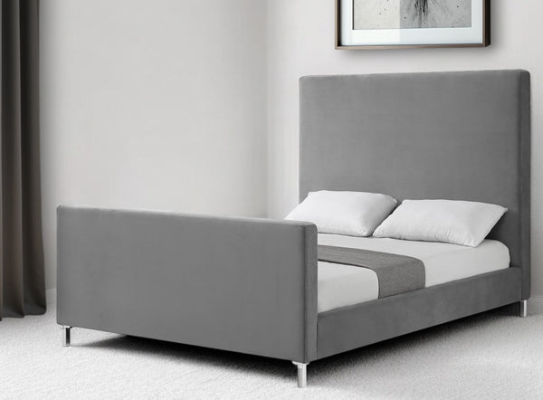 Homeroots Gray Solid Wood Queen Upholstered Velvet Bed Grey,Velvet Velvet 544766