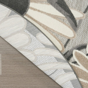 HomeRoots 5' Beige and Gray Round Floral Area Rug – Durable, Easy-Care Indoor/Outdoor Accent for Any Space 545007