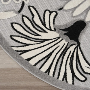 HomeRoots 5' Stylish Black and White Floral Round Area Rug - Durable, Easy-Clean, Indoor/Outdoor Versatility 545010