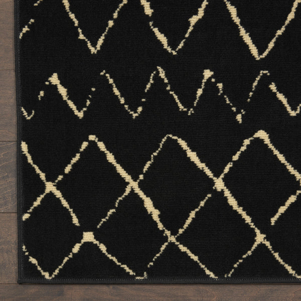 Homeroots 6' X 9' Black And Ivory Abstract Power Loom Distressed Area Rug  Polypropylene 545301