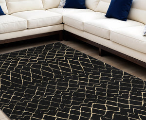 Homeroots 7' X 10' Black And Ivory Abstract Power Loom Distressed Area Rug  Polypropylene 545302