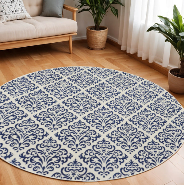 Homeroots 8' Blue And White Round Damask Power Loom Area Rug  Polypropylene 545350