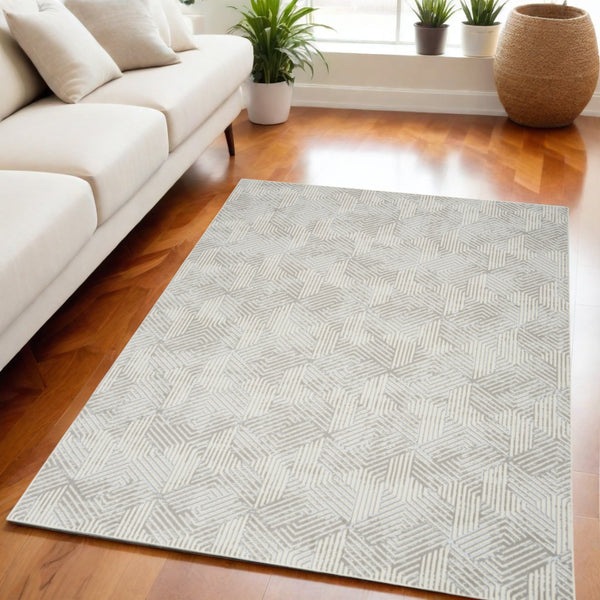 Homeroots 5' X 7' Gray And Ivory Geometric Power Loom Area Rug  Polypropylene 545380