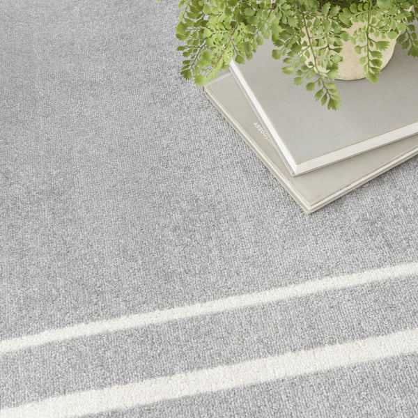 HomeRoots 6' X 9' Gray and Ivory Area Rug - Stylish Indoor/Outdoor Design for Any Home Decor & Easy Care 545525
