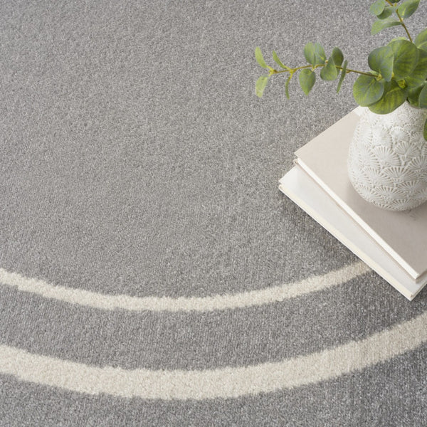 HomeRoots 8' Gray and Ivory Round Area Rug - Durable, Stylish Indoor/Outdoor Design for Any Space, Easy Care 545527