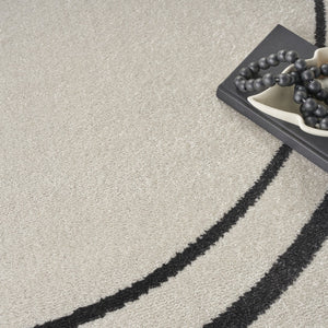HomeRoots 8' Ivory and Black Round Rug - Weather-Resistant, Stylish Indoor & Outdoor Area Rug for Any Space 545534