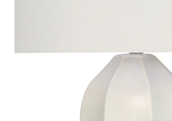 HomeRoots 27" Cream Ceramic Geometric Table Lamp – Elegant Design with Soft Lighting for Any Room's Ambiance 545869