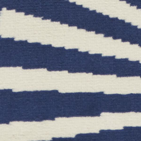 Homeroots 5' Blue And Beige Round Geometric Power Loom Area Rug  Polypropylene 546036