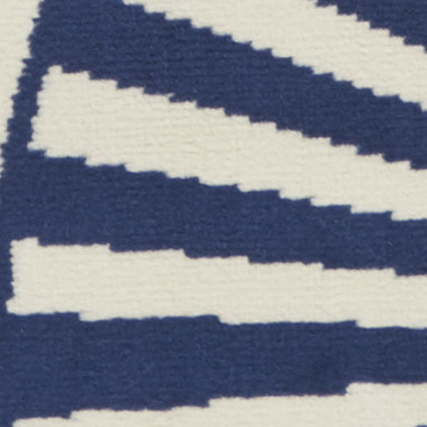 Homeroots 5' Blue And Beige Round Geometric Power Loom Area Rug  Polypropylene 546036