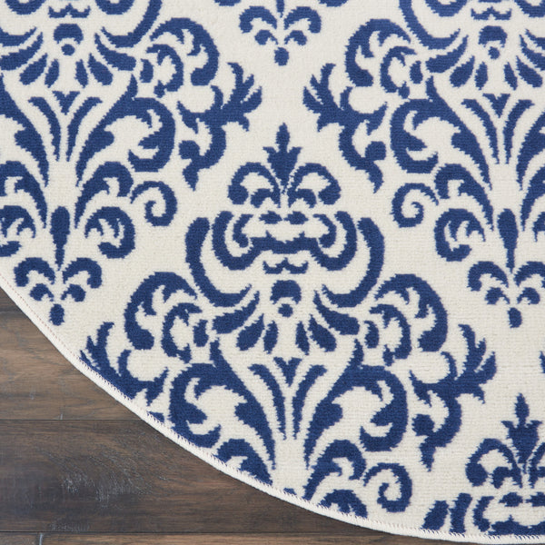 Homeroots 5' Blue And White Round Damask Power Loom Area Rug  Polypropylene 546042