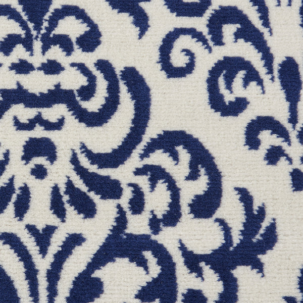 Homeroots 5' Blue And White Round Damask Power Loom Area Rug  Polypropylene 546042