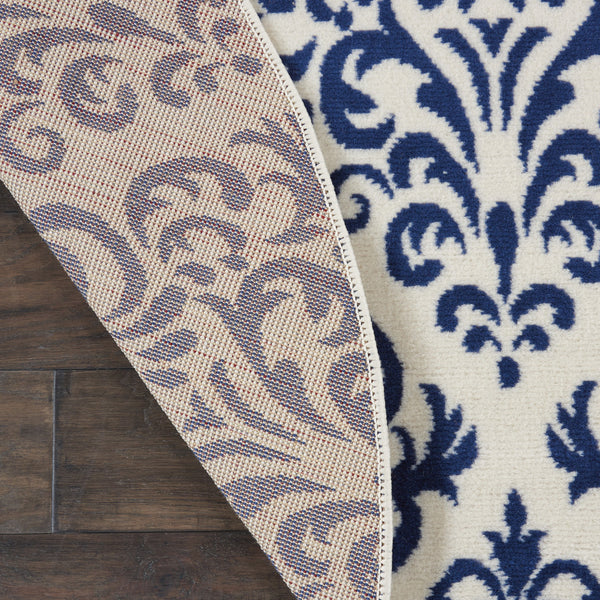Homeroots 5' Blue And White Round Damask Power Loom Area Rug  Polypropylene 546042