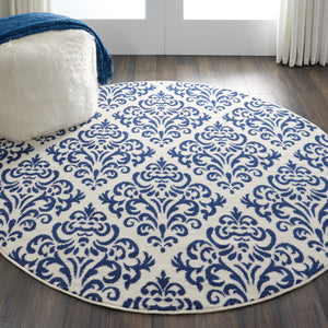 Homeroots 5' Blue And White Round Damask Power Loom Area Rug  Polypropylene 546042